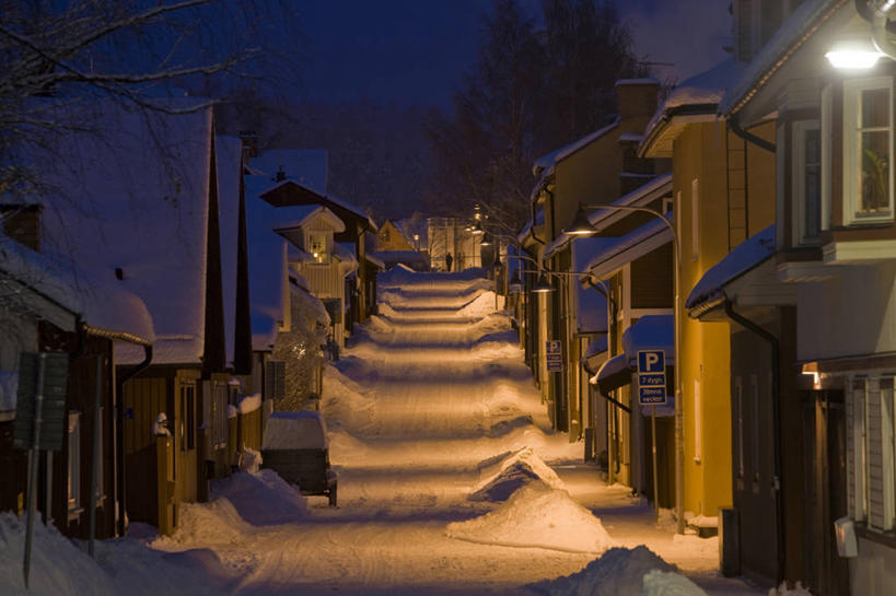 无人,家,横图,室外,夜晚,正面,度假,美景,雪,大雪,楼梯,城市风光,城市,道路,路,公路,瑞典,欧洲,阴影,光线,影子,房屋,阶梯,屋子,积雪,景观,雪景,冬季,冬天,灯光,交通,娱乐,楼房,台阶,住宅,蓝色,蓝天,天空,天,享受,休闲,景色,放松,寒冷,斯堪的纳维亚,北欧,斯堪的那维亚,斯堪的那维亚半岛,斯堪的纳维亚半岛,严寒,瑞典王国,达拉纳省,马路,彩图,房子