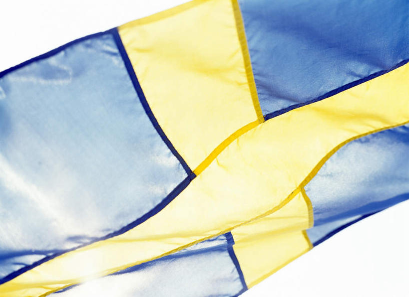 无人,横图,室外,特写,白天,仰视,旗帜,国旗,瑞典,欧洲,一面,阴影,光线,影子,云,云朵,云彩,黄色,蓝色,白云,蓝天,天空,阳光,天,晴朗,斯堪的纳维亚,飘动,北欧,斯堪的纳维亚半岛,瑞典王国,旗,晴空,彩图,低角度拍摄