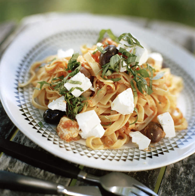 点心,面食,面条,豆腐,无人,竖图,俯视,室内,特写,白天,桌面,蔬菜,静物,餐具,一把,新鲜,叉子,碟子,盘,勺子,面,料理,食品,小吃,美食,食物,白色,盘子,调羹,碟,汤匙,中式,有机食品,绿色食品,豆制品,餐叉,一碗,豆腐花,豆腐脑,豆花,进餐用具,彩图,高角度拍摄