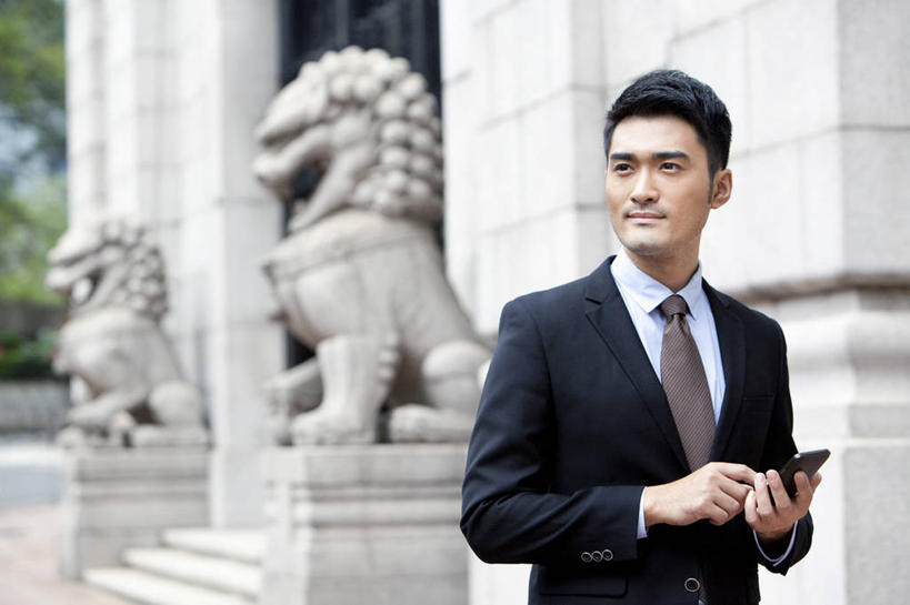 东方人,成年人,一个人,商务人士,商务男性,银行,横图,室外,白天,正面,衬衫,商务,通讯,骄傲,成功,信心,互联网,技术,建筑,手机,雕塑,香港,中国,亚洲,仅一个男性,仅一个人,套装,正装,触摸屏,领带,联系,拿着,仅一个年轻男性,职业,独立,办公大楼,个性,活力,金融,投资,摄影,生活方式,便利,成就,都市风光,发短信,决心,肖像,商务装,网上银行,网上冲浪,市区,工薪阶层,智能手机,渴望,东亚,无线电技术,技能,想法,金融区,男人,男性,年轻男性,亚洲人,中国人,年轻人,白领,上班族,触摸,半身,彩图,衬衣,欢乐,办公室职员,手机银行,财会