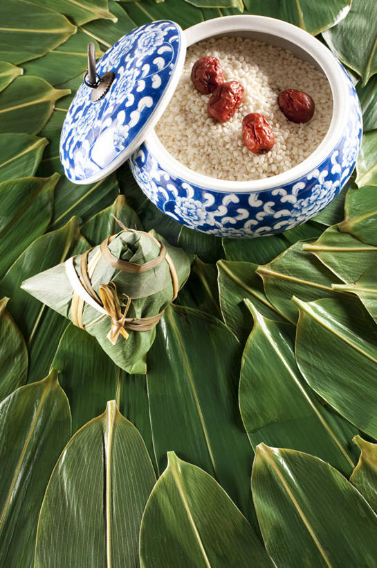 无人,竖图,特写,静物,叶子,端午节,节日,食品,陶瓷制品,粽子,绿色,摄影,清新,中国文化,东亚文化,粳米,彩图,影棚拍摄,传统文化,传统节日