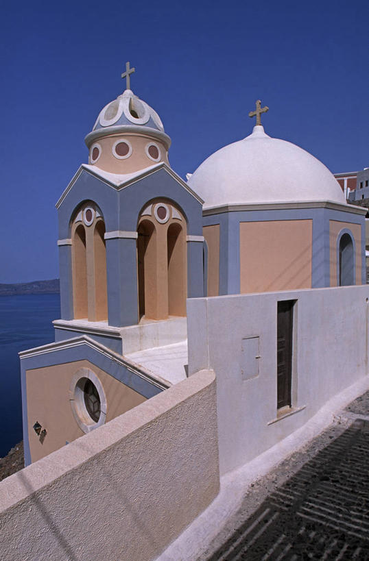 无人,教堂,竖图,室外,海洋,水,建筑,希腊,欧洲,液体,屋顶,地形,乡村,调料,盐,调味品,图像,调味料,食盐,蓝色,白色,风景,天空,地标建筑,摄影,宗教,宁静,基督教,基克拉迪群岛,圣托里尼岛,圆顶建筑,宗教建筑,希腊文化,盐水,希腊共和国,基克拉泽斯群岛,彩图,旅行