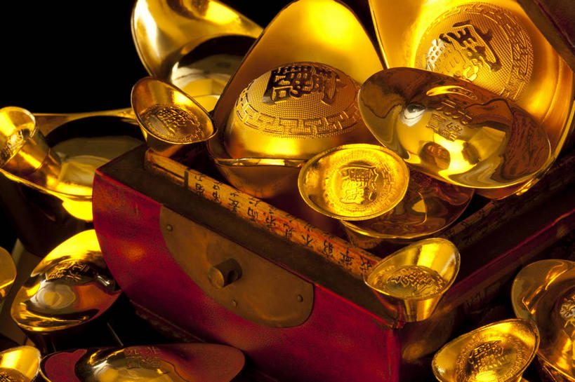 无人,横图,运气,静物,北京,中国,亚洲,许多,开,堆叠,黑色背景,反射,光线,金属,光芒,很多,古典,传统,黄金,盒子,财富,金融,摄影,珍贵,溢出,中国文化,华贵,东亚,东亚文化,繁荣,古代文明,货币,彩图,全画面,全框架,全帧,影棚拍摄,百宝箱,全画幅,元宝,传统文化