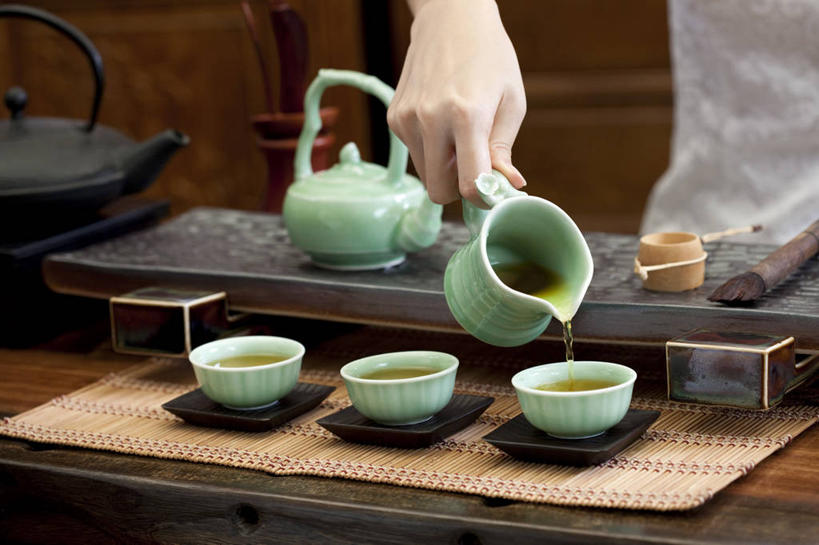 东方人,成年人,手,一个人,横图,室内,特写,下午茶,茶,桌子,北京,中国,亚洲,仅一个年轻女性,仅一个女性,仅一个人,倒,准备,材料,瓷器,壶,茶道,食品,陶瓷制品,饮品,古典,杯,茶盘,拿着,传统,饮食,食物,饮料,茶壶,容器,茶馆,花茶,职业,陶器,服务,摄影,有机食品,中国茶,高雅,可口,清新,中国文化,古典风格,东亚,热饮,适口,年轻女性,女人,女性,亚洲人,中国人,年轻人,茶杯,彩图,传统文化,青瓷,茶匙