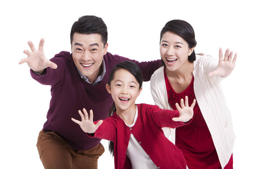 东方人,儿童,成年人,中年人,三个人,家庭,丈夫,妻子,父母,母亲,父亲,女儿,笑,微笑,露齿笑,横图,留白,白色背景,正面,毛衣,快乐,满意,兴奋,幸福,纯洁,北京,中国,春节,亚洲,伸展,庆祝,并排,休闲装,刺激,小孩,手势,休闲,温暖,温馨,一家人,可爱,乐趣,童年,童趣,舒展,摄影,影棚,生活方式,惊奇,接,和睦,享乐,摄影棚,亲情,童真,东亚,烂漫,无邪,异性恋,天真,男人,男性,女孩,女人,女性,中年男性,亚洲人,中国人,孩子,年轻人,半身,彩图,影棚拍摄,欢乐,拍摄,融洽,打手势,挨着