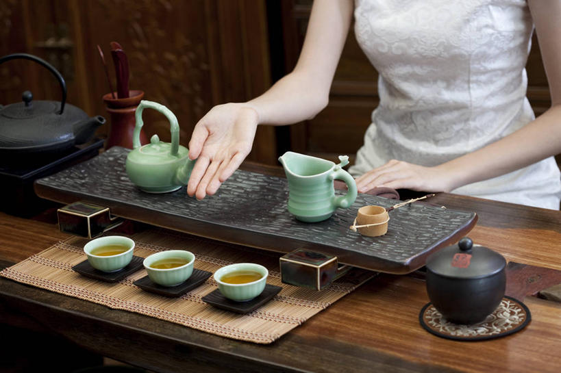东方人,成年人,手,一个人,横图,室内,下午茶,茶,桌子,北京,中国,亚洲,仅一个年轻女性,仅一个女性,仅一个人,准备,旗袍,壶,绿茶,茶道,食品,饮品,古典,杯,茶盘,传统,饮食,食物,饮料,茶碟,茶壶,容器,茶馆,花茶,职业,陶器,服务,摄影,有机食品,中国茶,部分,高雅,可口,清新,中国文化,出示,古典风格,东亚,热饮,东亚文化,健康食物,适口,年轻女性,女人,女性,亚洲人,中国人,年轻人,茶杯,彩图,传统服装,请柬,传统文化,茶叶盒,青瓷