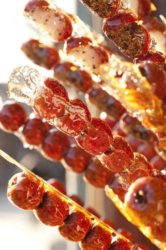 无人,竖图,特写,静物,水果,北京,中国,亚洲,丰富,美味,食品,饮品,串,小吃,饮食,食物,饮料,红色,甜食,诱惑,摄影,有机食品,糖葫芦,风格,简单,可口,中国文化,东亚,糖衣,东亚文化,式样,适口,彩图,传统文化