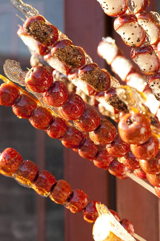 无人,竖图,特写,静物,水果,北京,中国,亚洲,丰富,美味,食品,饮品,串,小吃,饮食,食物,饮料,红色,甜食,诱惑,摄影,有机食品,糖葫芦,风格,简单,可口,中国文化,东亚,糖衣,东亚文化,式样,适口,彩图,传统文化