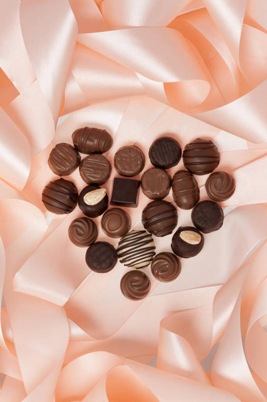 无人,竖图,俯视,静物,北京,中国,亚洲,许多,食品,缎带,饮品,很多,浪漫,饮食,食物,饮料,甜食,巧克力,摄影,光滑,可口,东亚,细腻,平滑,天鹅绒,适口,想法,心型,彩图,高角度拍摄,全画面,全框架,全帧,影棚拍摄,爱,全画幅