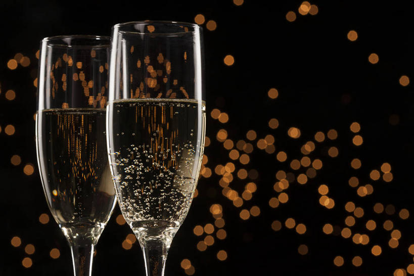 葡萄酒,无人,横图,特写,夜晚,晚餐,静物,北京,亚洲,黑色背景,透明,发光,光线,食品,光芒,酒类,饮品,浪漫,饮食,酒,食物,饮料,两个,香槟,约会,摄影,部分,照亮,葡萄酒杯,可口,华贵,东亚,适口,玻璃杯,彩图,影棚拍摄,爱