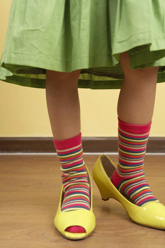 儿童,一个人,站,竖图,俯视,室内,正面,裙子,时尚,纯洁,北京,中国,亚洲,仅一个女性,仅一个人,墙,漂亮,小孩,仅一个小孩,可爱,童年,童趣,摄影,生长,愉悦,时髦,童真,烂漫,无邪,时兴,天真,女孩,女人,女性,中国人,孩子,彩图,高角度拍摄,女生