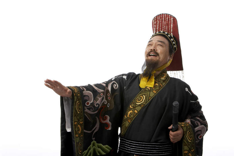 东方人,中年人,老年人,胡须,一个人,演员,站,举,笑,微笑,竖图,白色背景,民族服装,快乐,仅一个男性,仅一个人,仅一个中年男性,表演,服装,古典,警告,文化,传统,衣服,手势,托,张嘴,警示,摄影,服饰,皇帝,禁止,古装,停止,提醒,剑,提示,限制,中国文化,暂停,张大嘴巴,停滞,秦朝,韵味,危险,老年男性,男人,男性,中年男性,中国人,胡子,络腮胡,张开嘴,举起,举手,举着,向上举,向上伸,向上托,仰头,彩图,影棚拍摄,传统服装,民俗服,打手势,传统文化