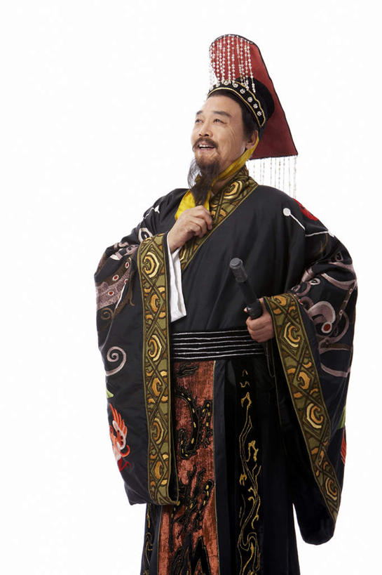 东方人,中年人,老年人,胡须,一个人,演员,站,微笑,竖图,白色背景,正面,民族服装,仅一个男性,仅一个人,仅一个中年男性,表演,服装,古典,文化,传统,衣服,武器,想,摄影,服饰,皇帝,古装,剑,中国文化,肖像,爱抚,秦朝,韵味,老年男性,男人,男性,中年男性,中国人,胡子,络腮胡,仰头,彩图,影棚拍摄,传统服装,民俗服,传统文化