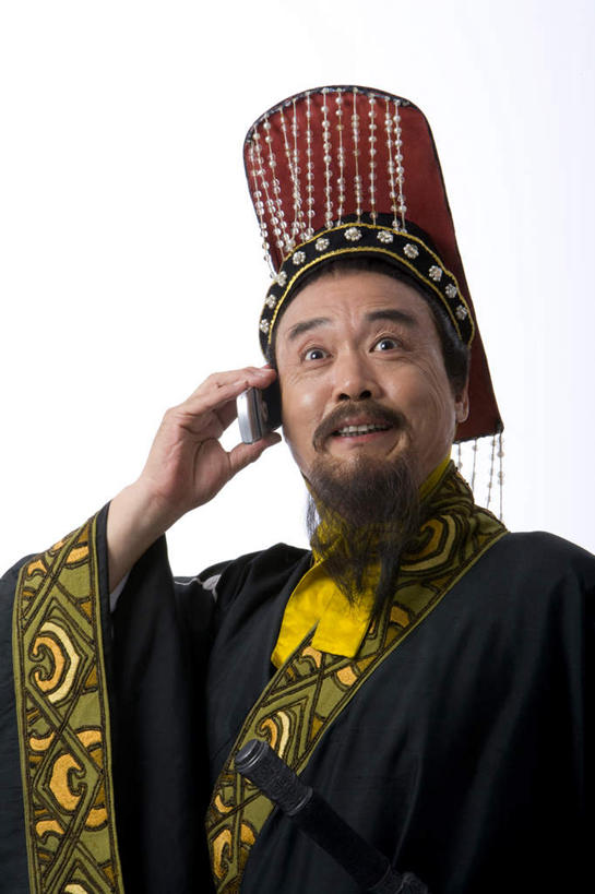 东方人,中年人,老年人,胡须,一个人,演员,站,打电话,微笑,竖图,白色背景,民族服装,快乐,通讯,异乎寻常,手机,仅一个男性,仅一个人,仅一个中年男性,服装,古典,联系,听,文化,传统,刺激,衣服,摄影,服饰,皇帝,幽默,古装,中国文化,反差,秦朝,韵味,老年男性,男人,男性,中年男性,中国人,胡子,络腮胡,半身,彩图,影棚拍摄,传统服装,民俗服,传统文化