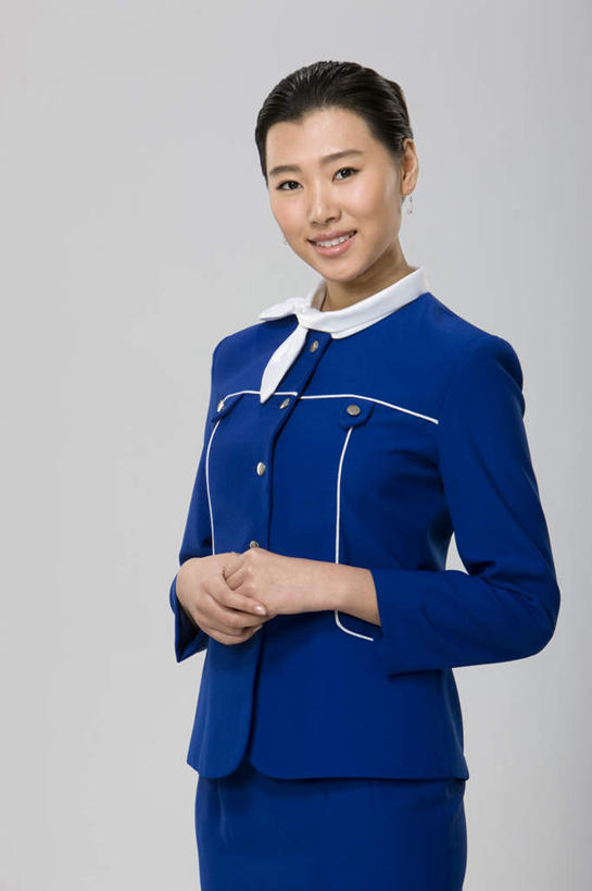 东方人,成年人,一个人,空姐,站,握手,笑,微笑,露齿笑,竖图,白色背景,正面,制服,快乐,中国,仅一个女性,乘务员,航空乘务员,空乘,职业,服务,运输,摄影,影棚,摄影棚,问候,肖像,东亚,年轻女性,女人,女性,亚洲人,中国人,年轻人,搀手,拉手,手拉手,手握手,半身,彩图,影棚拍摄,拍摄