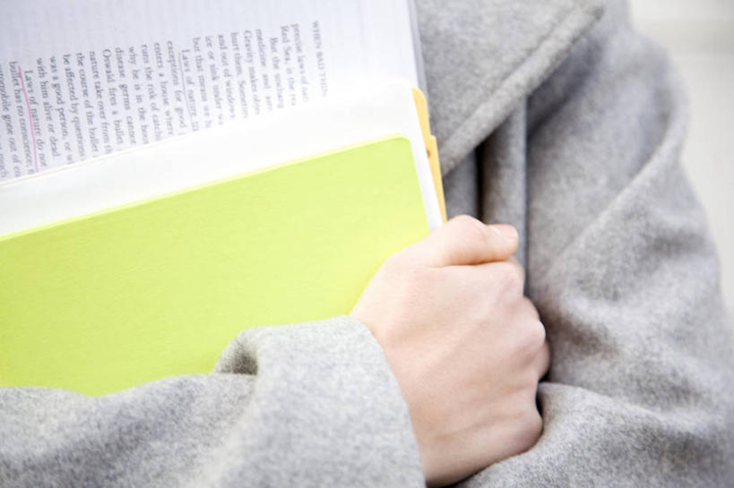 东方人,学生,纯洁,亚洲,文字,拿着,教科书,可爱,童年,童趣,生活方式,童真,烂漫,无邪,天真,女孩,女人,亚洲人,年轻人,手臂,书,彩图