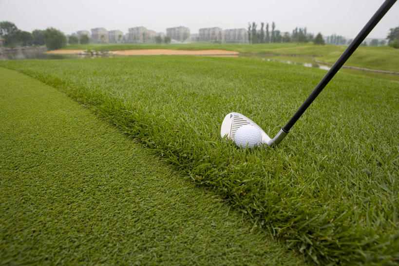 室外,白天,正面,运动,别墅,北京,中国,亚洲,挥杆,高尔夫球,郊区,草,绿色,社区,休闲,击打,高尔夫球杆,住房,挑战,东亚,高尔夫球运动,休闲活动,彩图,居住区