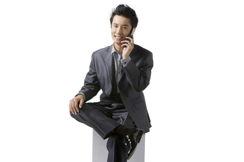 东方人,成年人,一个人,商务人士,商务男性,坐,笑,打电话,微笑,露齿笑,留白,白色背景,正面,衬衫,商务,快乐,幸福,信心,手机,北京,中国,亚洲,仅一个男性,仅一个人,套装,联系,拿着,仅一个年轻男性,职业,摄影,影棚,便利,享乐,摄影棚,商务装,翻盖手机,工薪阶层,东亚,无线电技术,男人,男性,年轻男性,亚洲人,中国人,年轻人,白领,上班族,电话机,彩图,影棚拍摄,衬衣,拍摄