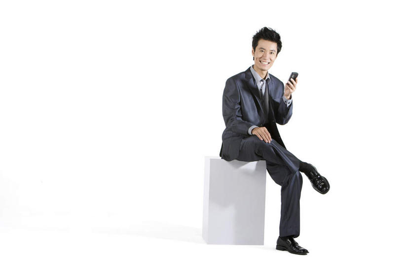 东方人,成年人,一个人,商务人士,商务男性,坐,笑,打电话,微笑,露齿笑,留白,白色背景,正面,衬衫,商务,快乐,幸福,信心,手机,北京,中国,亚洲,仅一个男性,仅一个人,套装,联系,拿着,仅一个年轻男性,职业,摄影,影棚,便利,享乐,摄影棚,发短信,商务装,翻盖手机,工薪阶层,东亚,无线电技术,男人,男性,年轻男性,亚洲人,中国人,年轻人,白领,上班族,电话机,彩图,影棚拍摄,衬衣,拍摄