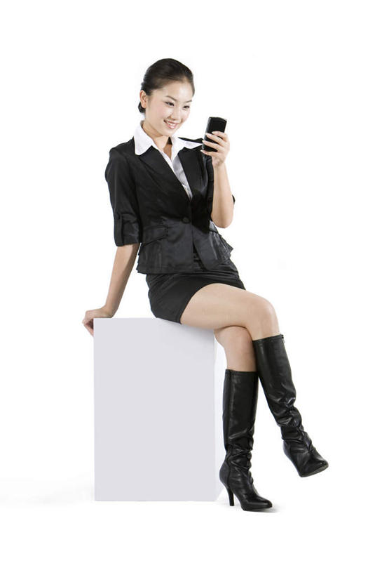 东方人,成年人,一个人,商务人士,商务女性,坐,笑,打电话,微笑,露齿笑,留白,白色背景,正面,裙子,商务,快乐,幸福,信心,手机,北京,中国,亚洲,仅一个年轻女性,仅一个女性,仅一个人,套装,联系,拿着,职业,摄影,影棚,便利,享乐,摄影棚,发短信,商务装,翻盖手机,工薪阶层,东亚,无线电技术,年轻女性,女人,女性,亚洲人,中国人,年轻人,白领,上班族,电话机,彩图,影棚拍摄,拍摄