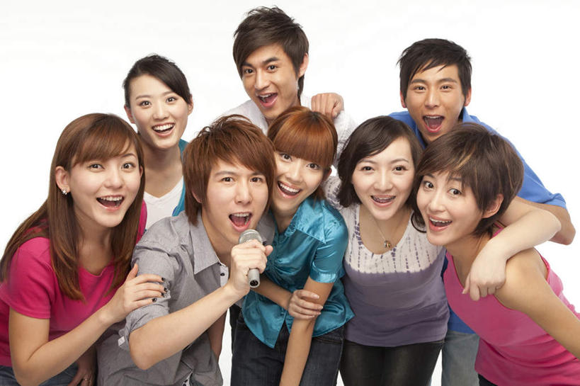 东方人,成年人,人群,笑,微笑,露齿笑,横图,白色背景,正面,夜生活,快乐,友谊,幸福,中国,连接,并排,音乐,刺激,休闲,摄影,ktv包厢,包厢,唱,麦克风,歌厅,包房,东亚,ktv包房,摇滚乐,男人,男性,年轻男性,年轻女性,女人,女性,亚洲人,中国人,年轻人,歌手,触摸,半身,彩图,影棚拍摄,卡拉ok,摇摆舞,流行音乐