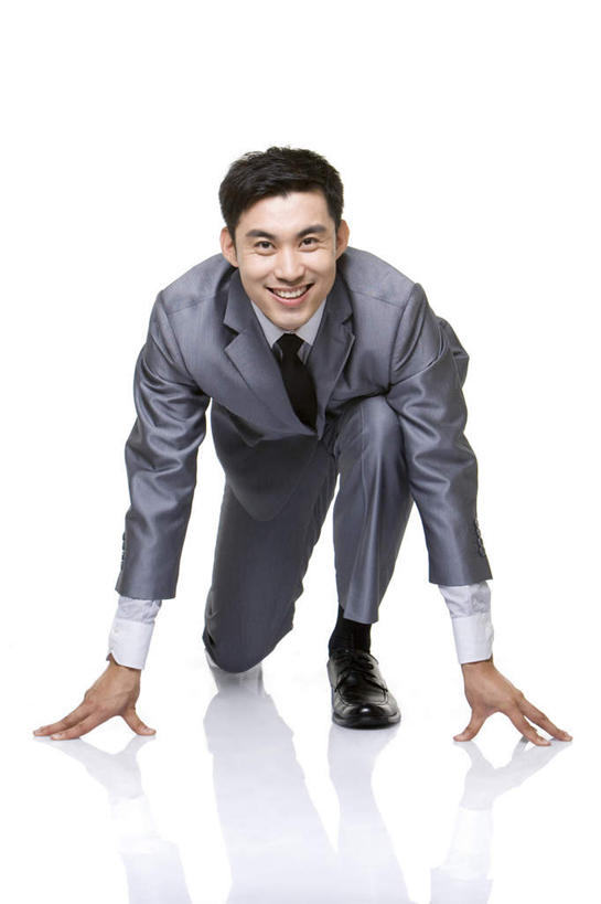 东方人,成年人,一个人,商务人士,商务男性,笑,微笑,露齿笑,竖图,留白,白色背景,正面,衬衫,锻炼,商务,快乐,兴奋,成功,比赛,运动,信心,竞争,赛跑,亚洲,仅一个男性,仅一个人,捆扎,套装,正装,瓷器,娱乐,起跑架,刺激,仅一个年轻男性,休闲,活力,力量,体育运动,商务装,工薪阶层,东亚,北京市,体育,男人,男性,年轻男性,亚洲人,中国人,年轻人,白领,上班族,跪着,彩图,影棚拍摄,衬衣,健身,动机,假笑