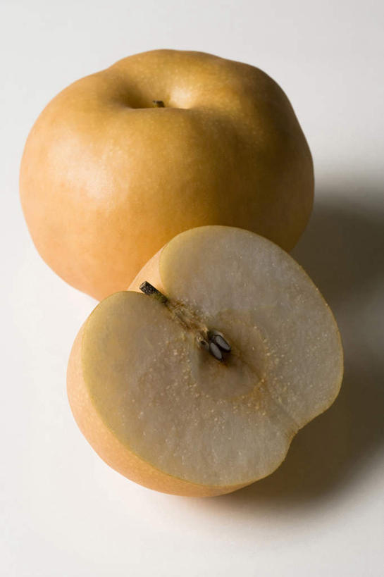 点心,面包,无人,竖图,俯视,室内,白色背景,静物,水果,切开,食品,面点,茎,种子,吐司,饮食,食物,糕点,两个,切,摄影,影棚,法式面包,简单,清新,摄影棚,横截面,剖面,吐司面包,切面,健康食物,纯净,彩图,高角度拍摄,影棚拍摄,拍摄,多士,听型面包,亚洲梨