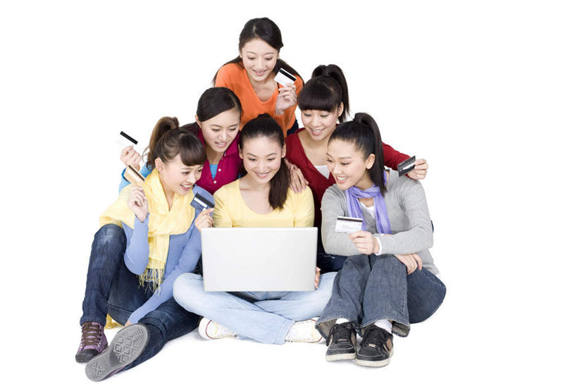 东方人,成年人,一个人,人群,坐,笑,微笑,露齿笑,横图,留白,白色背景,正面,购物,快乐,通讯,友谊,信用卡,消费,笔记本电脑,互联网,技术,亚洲,仅一个年轻女性,仅一个女性,仅一个人,连接,敲打,欢呼,庆祝,并排,瓷器,拿着,牛仔裤,休闲装,输入,打字,零售,金融,点击,敲击,享乐,选购,贸易,东亚,北京市,血拼,无线电技术,按键,计算机,年轻女性,女人,女性,亚洲人,中国人,年轻人,电子商务,坐着,彩图,影棚拍摄,欢乐,团购