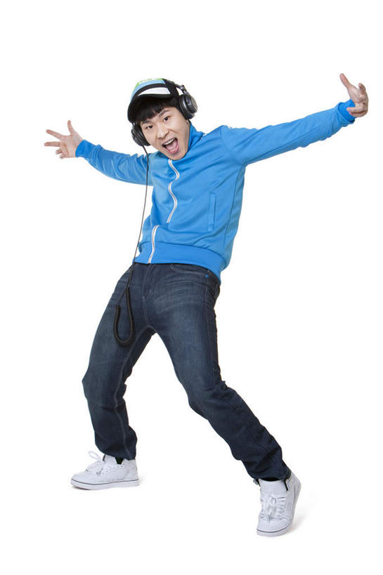 东方人,成年人,一个人,站,举,笑,微笑,露齿笑,竖图,白色背景,正面,运动服,时尚,快乐,兴奋,自由,幸福,信心,北京,中国,亚洲,仅一个男性,仅一个人,服装,音乐,听,牛仔裤,休闲装,漂亮,刺激,仅一个年轻男性,衣服,耳机,手势,托,张嘴,休闲,鸭舌帽,个性,活力,媒体,摄影,服饰,影棚,生活方式,司仪,酷,嘻哈,衣着,愉悦,穿着,时髦,广播,摄影棚,肖像,主持人,张大嘴巴,主持,东亚,节目主持人,衣饰,时兴,茄克,男人,男性,年轻男性,亚洲人,中国人,年轻人,张开嘴,举起,举手,举着,向上举,向上伸,向上托,张开手臂,彩图,影棚拍摄,欢乐,拍摄,打手势,运动装,流行音乐,摆拍,广角拍摄,态度