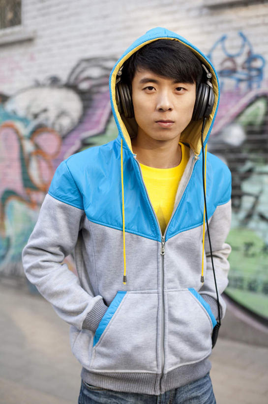 东方人,成年人,一个人,竖图,室外,正面,时尚,信心,街道,北京,中国,亚洲,仅一个男性,仅一个人,服装,音乐,听,休闲装,漂亮,仅一个年轻男性,衣服,耳机,休闲,休闲服,连帽衫,个性,摄影,服饰,生活方式,酷,嘻哈,享乐,愉悦,时髦,肖像,手插袋,帽衫,市区,东亚,时兴,男人,男性,年轻男性,亚洲人,中国人,年轻人,插兜,手插兜,半身,彩图,涂鸦,手抄兜,流行音乐,态度