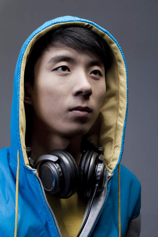 东方人,成年人,脸,头,脸颊,一个人,竖图,正面,时尚,北京,亚洲,仅一个男性,仅一个人,服装,瓷器,音乐,休闲装,肩膀,仅一个年轻男性,衣服,耳机,休闲,休闲服,连帽衫,个性,摄影,服饰,酷,嘻哈,帽衫,东亚,男人,男性,年轻男性,亚洲人,中国人,年轻人,头部,脸部,脸蛋,面部,彩图,影棚拍摄,流行音乐