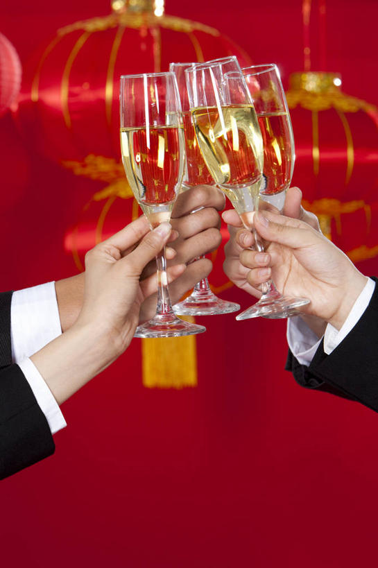 东方人,成年人,四个人,同事,商务人士,商务男性,商务女性,竖图,正面,衬衫,商务,快乐,幸福,成功,合作,团队,集体,信心,照明,中国,春节,亚洲,套装,朦胧,模糊,庆祝,灯笼,纸灯笼,拿着,队伍,红色,灯具,香槟,摄影,照亮,领导,享乐,照明设备,成就,中国文化,祝贺,商务装,合伙,领袖,工薪阶层,香槟杯,东亚,元旦,团结,男人,男性,年轻男性,年轻女性,女人,女性,亚洲人,中国人,年轻人,白领,上班族,彩图,影棚拍摄,衬衣,传统文化,法定假日,好消息,传统节日