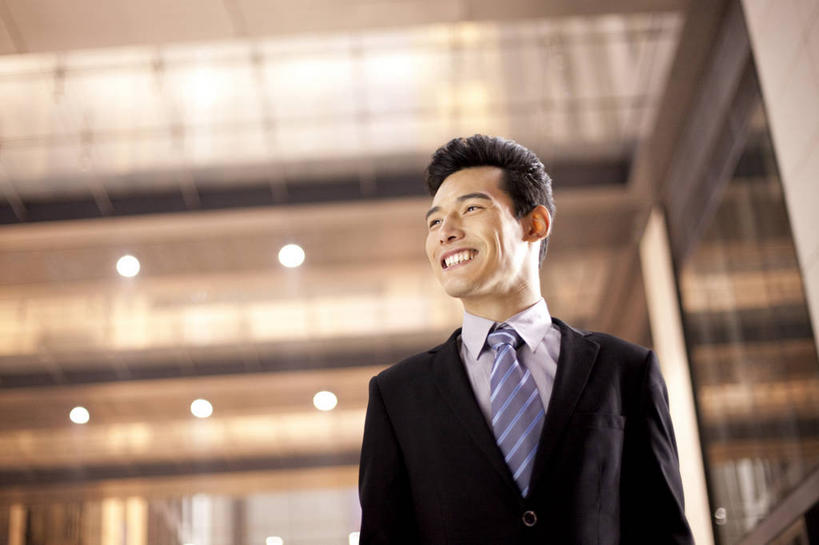 东方人,脸,头,脸颊,一个人,商务人士,商务男性,办公室,站,微笑,横图,室外,夜晚,仰视,衬衫,商务,快乐,幸福,骄傲,成功,信心,城市,北京,中国,亚洲,套装,工作,刺激,肩膀,职业,思考,办公大楼,活力,决定,摄影,照亮,领导,加班,商务装,逆光,工薪阶层,东亚,责任,把握,男人,男性,年轻男性,亚洲人,中国人,年轻人,头部,脸部,脸蛋,面部,白领,上班族,彩图,低角度拍摄,衬衣,机遇,掌控