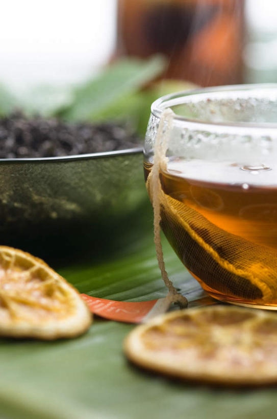 无人,竖图,室内,特写,白天,白色背景,正面,幸福,安全,茶,桌面,桌子,柠檬,杯子,餐具,水果,玻璃,阴影,朦胧,模糊,新鲜,反射,木制,碟子,盘,药剂,影子,生食,茶叶,食品,果实,防护,饮品,娱乐,茶包,玻璃制品,食物,一个,绿色,盘子,木制品,容器,水杯,药品,碟,碗,花茶,享受,休闲,温馨,放松,乐趣,治疗,保健,养生,摄影,有机食品,绿色食品,影棚,单个,储藏,保护,药物,花草茶,医疗,舒适,储存,袋泡茶,保险,预防,香花茶,香片,熏花茶,平安,茶杯,益母果,柠果,彩图,影棚拍摄,拍摄,贮存