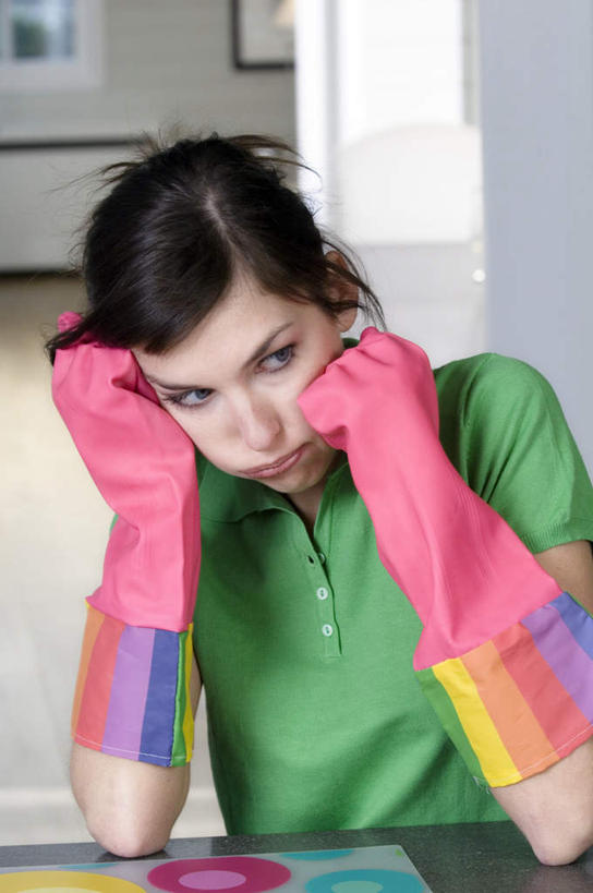 西方人,嘴,一个人,坐,竖图,室内,白天,正面,安全,餐桌,桌子,欧洲,欧洲人,仅一个年轻女性,仅一个女性,仅一个人,撑,服装,防护,托腮,注视,休闲装,衣服,粉色,绿色,手套,嘟嘴,观察,看,托,休闲,休闲服,撅嘴,服饰,餐台,观看,保护,察看,关注,托下巴,保险,保全,周全,安稳,安定,防护手套,平安,年轻女性,女人,女性,白种人,嘴巴,嘴唇,坐着,半身,彩图