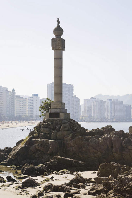 无人,高楼大厦,竖图,室外,白天,正面,度假,海浪,海洋,美景,城市风光,城市,大厦,建筑,摩天大楼,巴西,景观,浪花,乌云,云,阴天,云朵,塔,云彩,娱乐,建设,天空,海水,天,享受,休闲,景色,南美,放松,南美洲,昏暗,阴沉,拉丁美洲,美洲,海景,巴西联邦共和国,亚美利加洲,南亚美利加洲,圣保罗,大海,风浪,海,海水的波动,近岸浪,涌浪,彩图,大楼,高层建筑,高楼,摩天楼