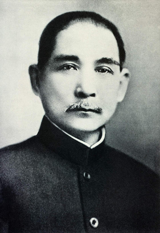 东方人,脸,头,脸颊,一个人,无人,站,竖图,黑白,室内,白天,正面,民族服装,绘画,亚洲,仅一个男性,仅一个人,仅一个中年男性,服装,艺术,古典,注视,黄种人,文化,衣服,工艺品,观察,看,品味,站着,服饰,观看,美术,察看,国民党,高雅,衣着,穿着,关注,辛亥革命,孙中山,美学,政治家,革命家,衣饰,历史人物,三民主义,孙文,孙逸仙,中山樵,男人,男性,中年男性,亚洲人,头部,脸部,脸蛋,面部,站立,半身,传统服装,民俗服