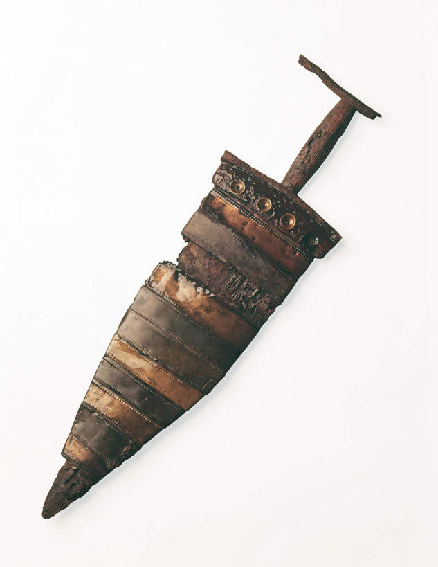 无人,竖图,室内,特写,白天,白色背景,正面,绘画,竞争,静物,油画,对抗,艺术,冲突,刀具,古典,破坏,文化,工艺品,刀,品味,武器,战争,摄影,影棚,美术,损坏,高雅,攻击,威胁,对立,矛盾,兵器,防御,美学,敌对,挫败,斗争,抗拒,抗衡,凶器,杀伤,威慑,危险,彩图,影棚拍摄,拍摄,匕首