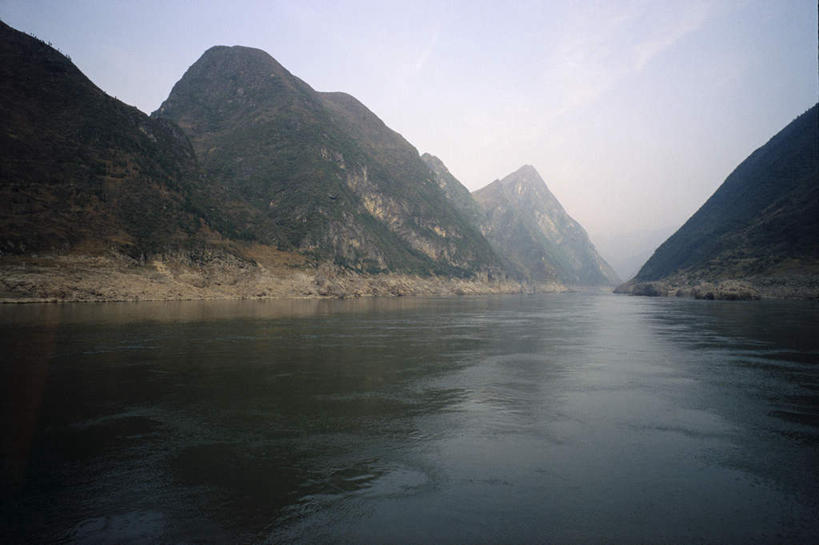 无人,横图,室外,白天,正面,旅游,度假,草地,草坪,河流,美景,山,山脉,水,植物,中国,亚洲,阴影,波纹,光线,影子,河水,景观,山峰,水流,山峦,娱乐,草,蓝色,绿色,蓝天,水纹,天空,阳光,自然,波浪,群山,天,享受,休闲,景色,放松,晴朗,自然风光,东亚,湖北,湖北省,万里无云,中华人民共和国,省会,华中地区,鄂,晴空,晴空万里,彩图