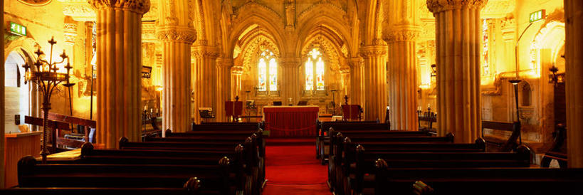 无人,教堂,横图,室内,白天,正面,旅游,度假,标志建筑,地标,建筑,椅子,照明,英国,欧洲,一排,许多,阴影,节日,整齐,光线,壁灯,影子,柱子,木椅,灯光,首都,很多,文化,娱乐,建设,苏格兰,灯,排列,灯具,祈祷,享受,休闲,健康,旅游胜地,放松,许愿,宗教,信仰,纪念,祈求,照亮,基督教,照明设备,西欧,队列,天主教,大不列颠,信念,大不列颠及北爱尔兰联合王国,首府,苏格兰王国,爱丁堡,平安,彩图,大教堂,礼拜堂,大不列颠王国,大英帝国,联合王国,日不落帝国