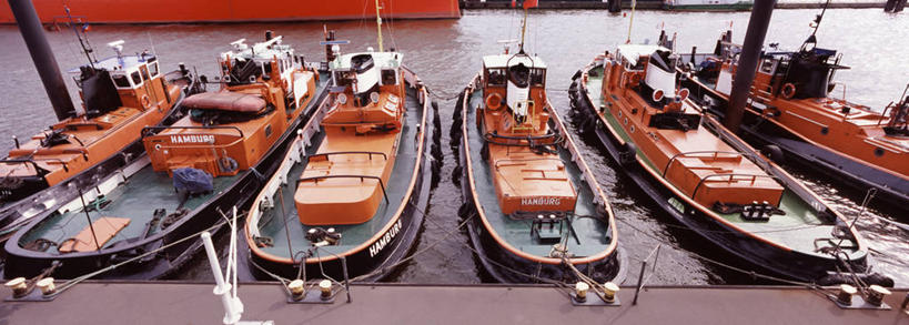 无人,码头,横图,俯视,室外,白天,度假,海浪,海洋,美景,城市风光,城市,港口,船,德国,欧洲,一排,许多,阴影,整齐,光线,影子,景观,浪花,汉堡,很多,娱乐,排列,阳光,海水,交通工具,享受,休闲,景色,放松,西欧,队列,载具,货船,海景,德意志联邦共和国,汉堡市,汉堡港,大海,风浪,海,海水的波动,近岸浪,涌浪,彩图,高角度拍摄,摆渡口,埠头,渡口,渡头,港湾,海港,货运码头,口岸,商港,商船