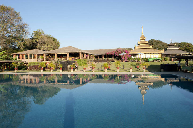 无人,体育馆,游泳池,家,横图,室外,白天,正面,旅游,度假,草地,草坪,美景,水,植物,别墅,城市风光,城市,建筑,酒店,缅甸,亚洲,阴影,光线,影子,房屋,屋子,景观,水池,水面,公寓,娱乐,建设,泳池,洋房,楼房,住宅,草,树,树木,蓝色,绿色,倒影,蓝天,天空,阳光,自然,天,享受,休闲,景色,放松,东南亚,生长,晴朗,成长,游泳馆,倒映,万里无云,缅甸联邦,反照,曼德勒省,晴空,晴空万里,彩图,房子,旅店