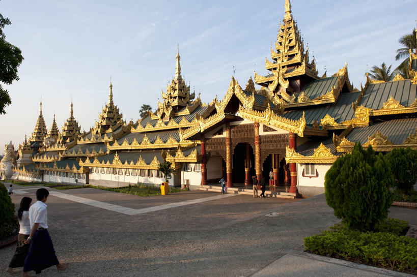 东方人,两个人,寺庙,走,横图,室外,白天,侧面,旅游,度假,植物,标志建筑,道路,地标,建筑,路,缅甸,亚洲,行人,阴影,服装,节日,光线,瓦片,影子,墙,屋顶,云,云朵,小路,交通,燃烧,云彩,顶棚,瓦,注视,休闲装,黄种人,文化,娱乐,建设,路人,墙壁,墙面,树,树木,衣服,蓝色,绿色,白云,蓝天,天空,阳光,自然,香火,庙宇,天,观察,看,祈祷,享受,休闲,健康,休闲服,金色,旅游胜地,放松,许愿,宗教,建造,服饰,东南亚,信仰,生长,晴朗,成长,观看,纪念,祈求,察看,富贵,关注,忠诚,屋瓦,缅甸联邦,仰光大金塔,仰光大金寺,雪德宫大金塔,大金塔,富丽,名誉,荣华,过客,瑞大光塔,瑞光大金塔,平安,男人,男性,年轻男性,年轻女性,女人,女性,亚洲人,晴空,步行,散步,走路,彩图,全身,庙,寺,仰光