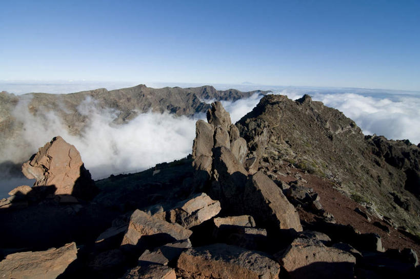 无人,横图,俯视,室外,白天,旅游,度假,草地,草坪,石头,美景,山,山脉,植物,西班牙,欧洲,阴影,光线,石子,影子,景观,山峰,山峦,娱乐,草,蓝色,绿色,蓝天,天空,阳光,自然,群山,天,享受,休闲,景色,放松,晴朗,南欧,自然风光,万里无云,帕尔马,马略卡岛,西班牙王国,石块,岩石,晴空,晴空万里,彩图,高角度拍摄