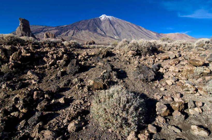 无人,公园,横图,室外,白天,仰视,旅游,度假,火山,石头,美景,沙漠,山,山脉,西班牙,欧洲,阴影,光线,石子,影子,景观,山顶,山峰,云,云朵,山峦,云彩,娱乐,蓝色,白云,蓝天,天空,阳光,自然,群山,天,享受,休闲,景色,放松,晴朗,国家公园,加纳利群岛,南欧,自然风光,加那利群岛,西班牙王国,颠峰,极峰,特内里费岛,泰德国家公园,大漠,活火山,砂漠,石块,死火山,休眠火山,岩石,晴空,彩图,低角度拍摄