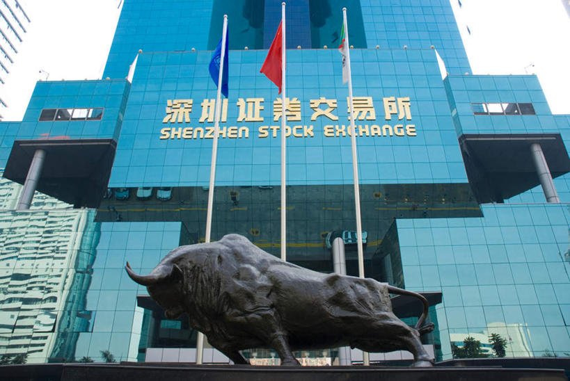 无人,高楼大厦,站,横图,室外,白天,仰视,度假,美景,城市风光,城市,大厦,建筑,摩天大楼,牛,旗帜,国旗,雕塑,深圳,中国,亚洲,阴影,艺术,装饰,光线,标志,雕刻,雕像,文字,影子,字符,景观,注视,娱乐,标识,石雕,一只,蓝色,蓝天,天空,阳光,动物,工艺品,天,低头,观察,看,站着,享受,休闲,汉字,家畜,景色,放松,金融,牲畜,经济,观看,纪念,美术,察看,证券交易所,关注,交易所,中文,主题,陈列,中国国旗,东亚,广东,广东省,中华人民共和国,华南地区,功能,美学,粤,国文,华文,深圳市,深圳证券交易所,旗,站立,彩图,低角度拍摄,全身,大楼,高层建筑,高楼,摩天楼,证券