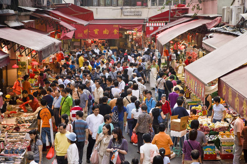 东方人,商店,站,走,横图,俯视,室外,白天,购物,度假,消费,美景,城市风光,城市,香港,中国,亚洲,行人,游客,游人,阴影,服装,光线,影子,景观,市场,许多人,注视,休闲装,黄种人,娱乐,商铺,路人,旅客,衣服,阳光,观察,看,站着,一群人,享受,休闲,休闲服,景色,放松,金融,服饰,观看,遮阳棚,港,察看,买,关注,选购,贸易,东亚,湾仔,香港特别行政区,港澳台,中华人民共和国,血拼,市肆,商号,过客,湾仔区,卖,男人,男性,年轻男性,年轻女性,女人,女性,亚洲人,售,步行,散步,站立,走路,半身,彩图,高角度拍摄,店铺