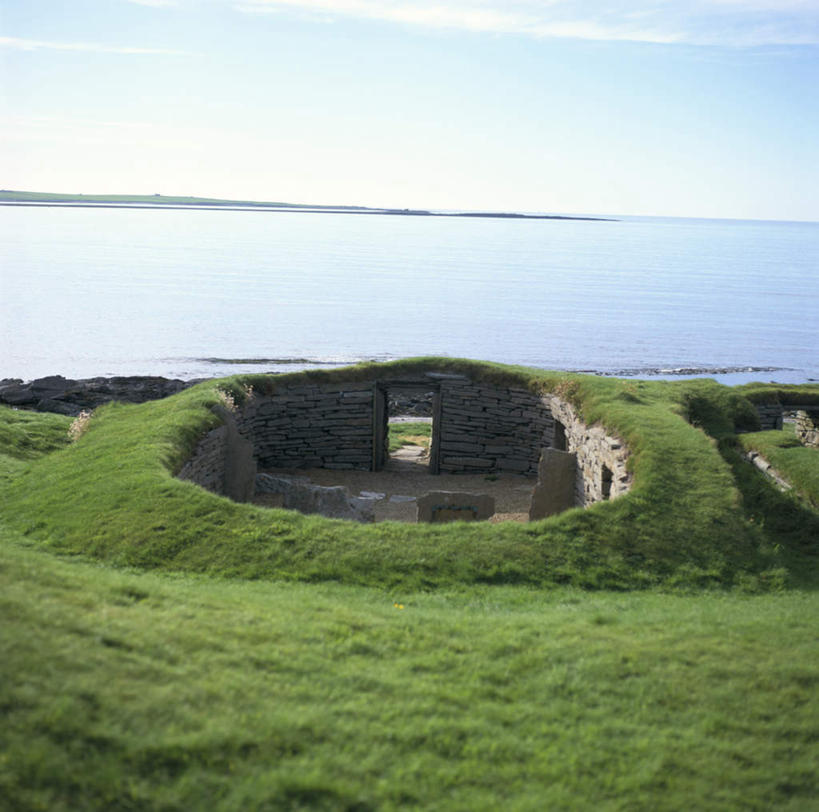 无人,横图,俯视,室外,白天,旅游,度假,草地,草坪,石头,山,山脉,植物,英国,欧洲,阴影,光线,石子,影子,墙,山峰,山峦,娱乐,苏格兰,墙壁,墙面,草,蓝色,绿色,蓝天,天空,阳光,群山,天,享受,休闲,放松,晴朗,西欧,大不列颠,大不列颠及北爱尔兰联合王国,万里无云,大不列颠联合王国,日不落英帝国,苏格兰王国,奥克尼群岛,石块,岩石,晴空,晴空万里,彩图,高角度拍摄