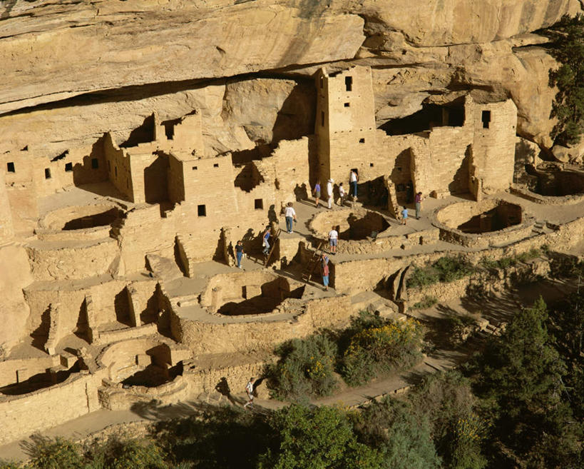 无人,公园,家,宫殿,横图,俯视,室外,白天,旅游,度假,石头,名胜古迹,植物,标志建筑,地标,建筑,美国,阴影,遗迹,光线,石子,影子,房屋,屋子,洞,悬崖,建筑群,古迹,文物,娱乐,建设,古建筑,楼房,住宅,树,树木,绿色,阳光,自然,享受,休闲,旅游胜地,放松,洞穴,生长,成长,北美,北美洲,国家公园,美洲,古文明,科罗拉多州,穴,科罗拉多,弗德台地国家公园,梅萨维德国家公园,北亚美利加洲,亚美利加洲,绝壁,百年州,弗德台地,梅萨维德,石块,岩石,彩图,高角度拍摄,房子