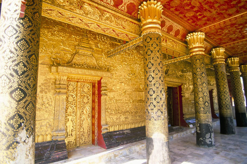 无人,寺庙,横图,室内,白天,仰视,旅游,度假,标志建筑,地标,建筑,老挝,亚洲,阴影,花纹,节日,装饰,光线,影子,柱子,燃烧,文化,娱乐,建设,阳光,香火,庙宇,祈祷,享受,休闲,健康,金色,旅游胜地,放松,许愿,宗教,东南亚,信仰,纪念,华丽,修饰,祈求,点缀,富贵,忠诚,衬托,美观,雅致,雅观,富丽,名誉,荣华,老挝人民民主共和国,琅勃拉邦省,平安,彩图,低角度拍摄,庙,寺